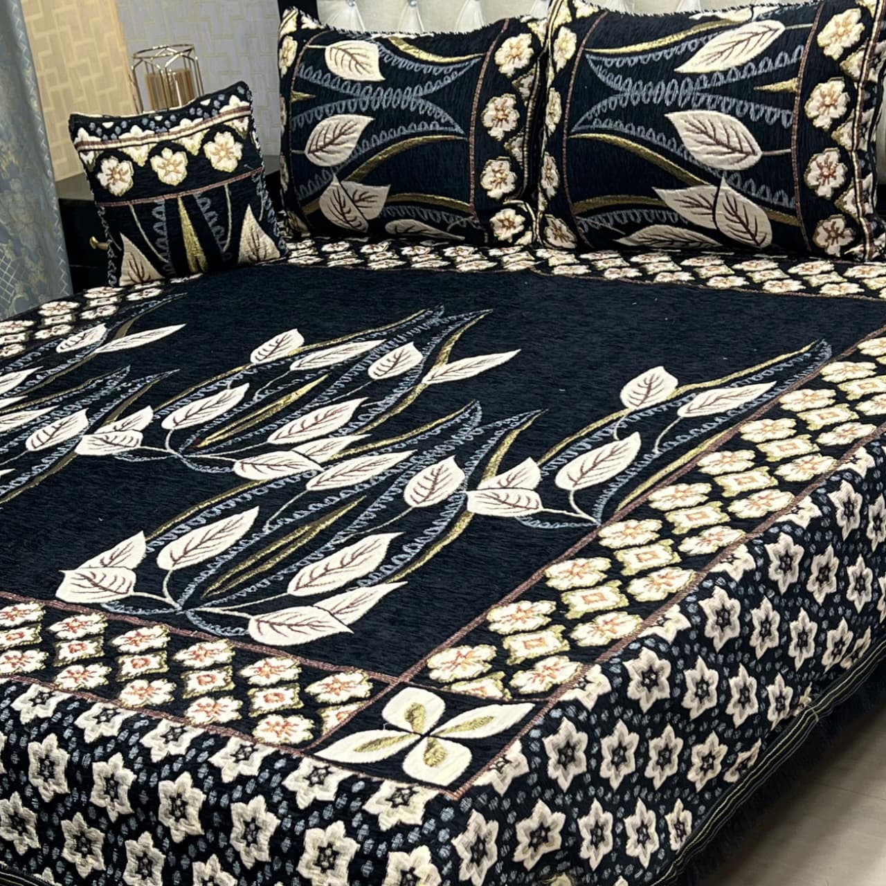 4Pc Velvet Jaquard Bedsheet King Size